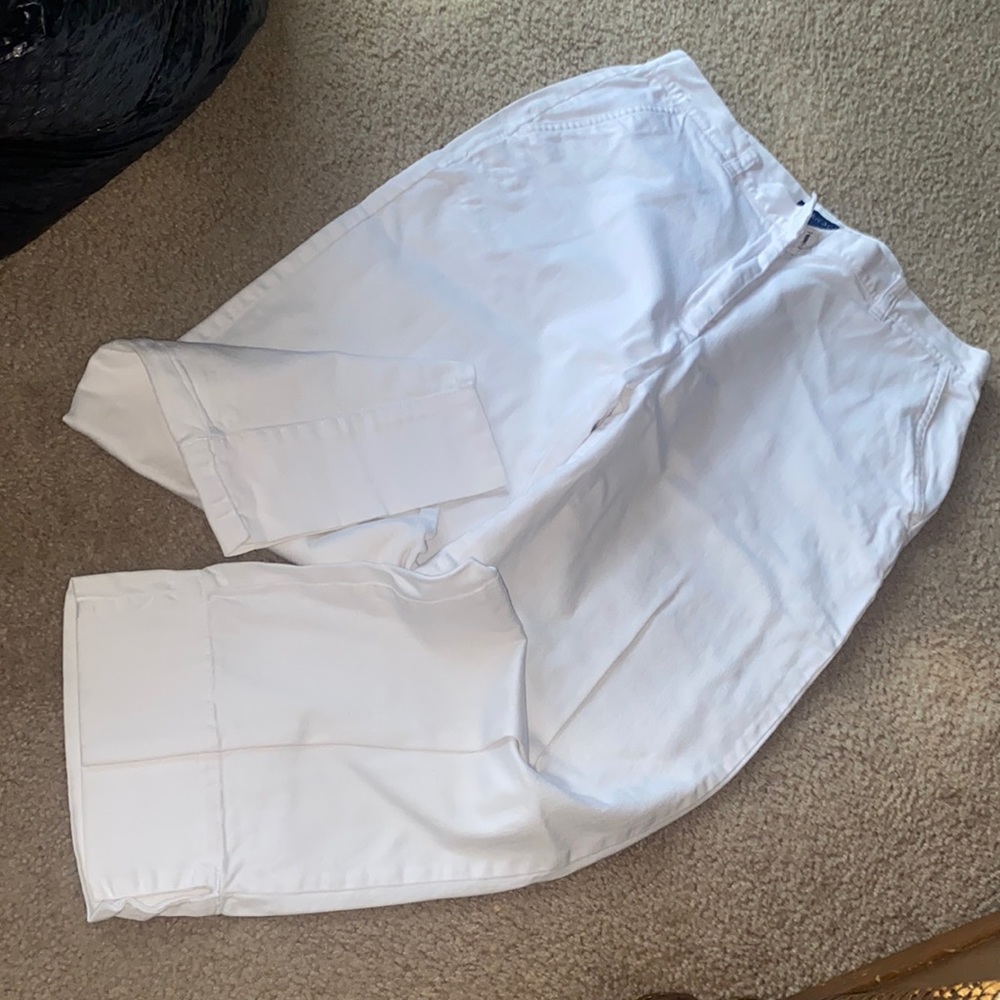 Cropped white pants